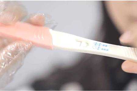 广州53岁借卵子生子_验孕棒不准六种情况,验孕棒两条杠不一定是怀孕